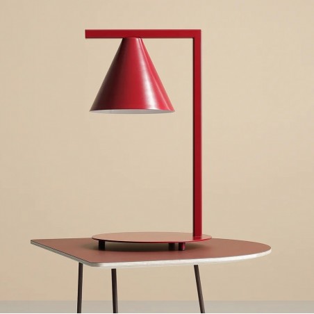 Lampa stołowa Form Red Wine metalowa bordowa do pokoju nastolatka młodzieżowego do sypialni